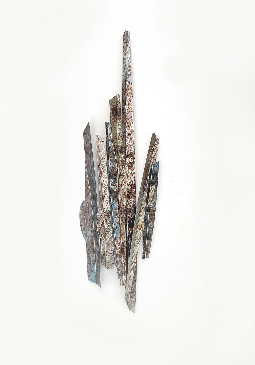 江枚芳 隱身樹-錯落 29×99×6cm 鋁陽極染繪、不鏽鋼 2022