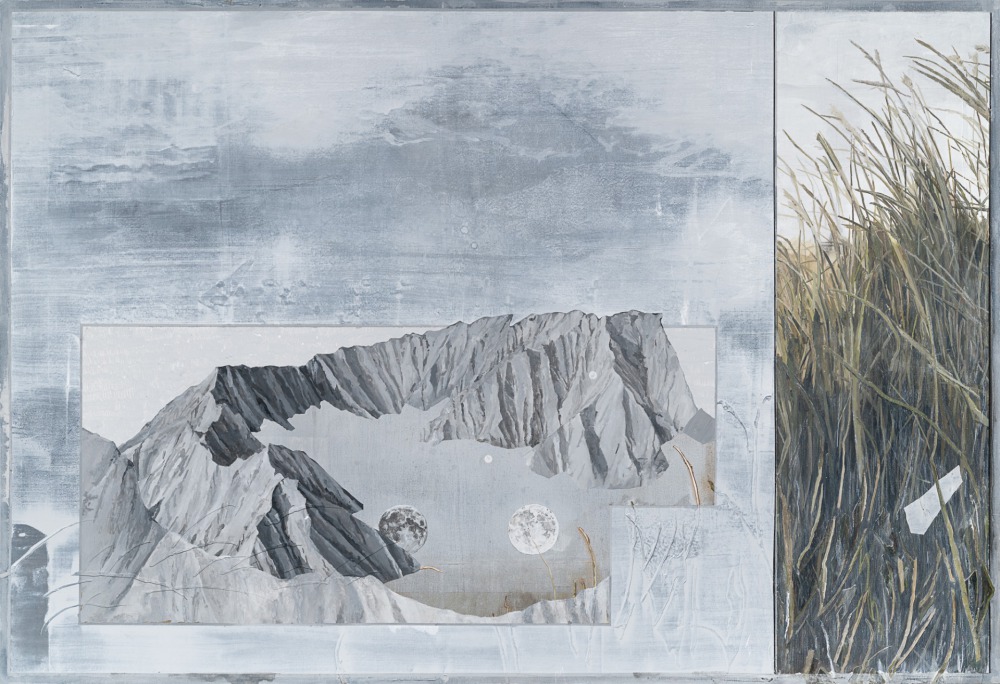 詹莊軒 月亮與山 89x130cm 壓克力‧色鉛筆‧炭筆‧塑型劑‧畫布 2022 