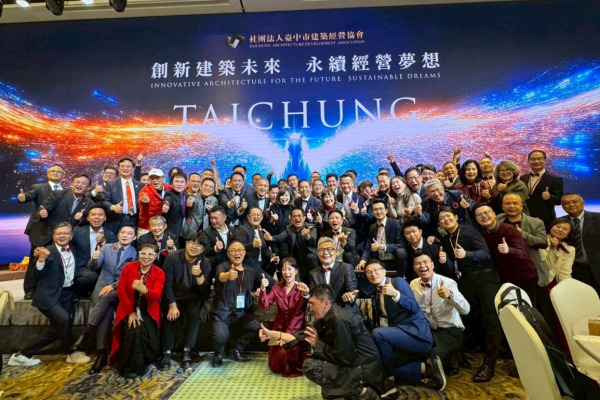 Tamsui Bridge selected as one of CNN's most important buildings; Treasure Dragon President Chang Lily accepts FIABCI World President: Architecture allows the world to see Taiwan's depth and breadth