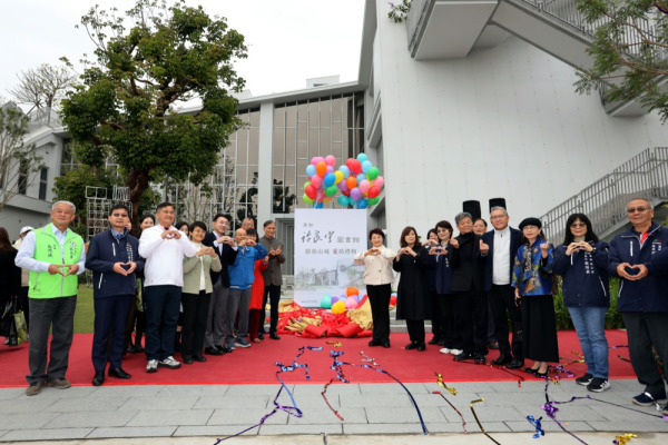 台中東勢「許良宇圖書館」開館用愛照顧山城學子